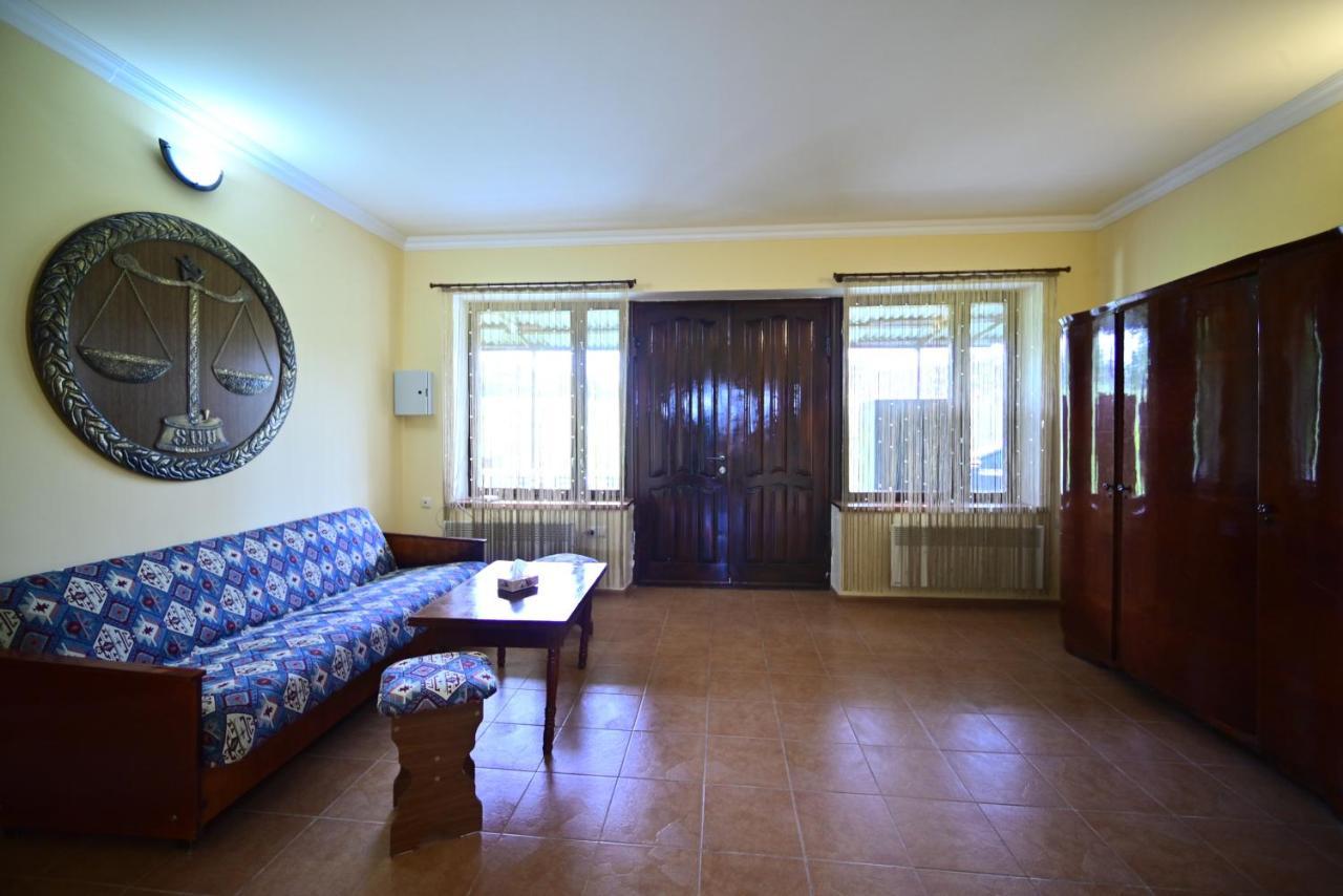 Sevan Tarsus Guesthouse Tsovazard Esterno foto
