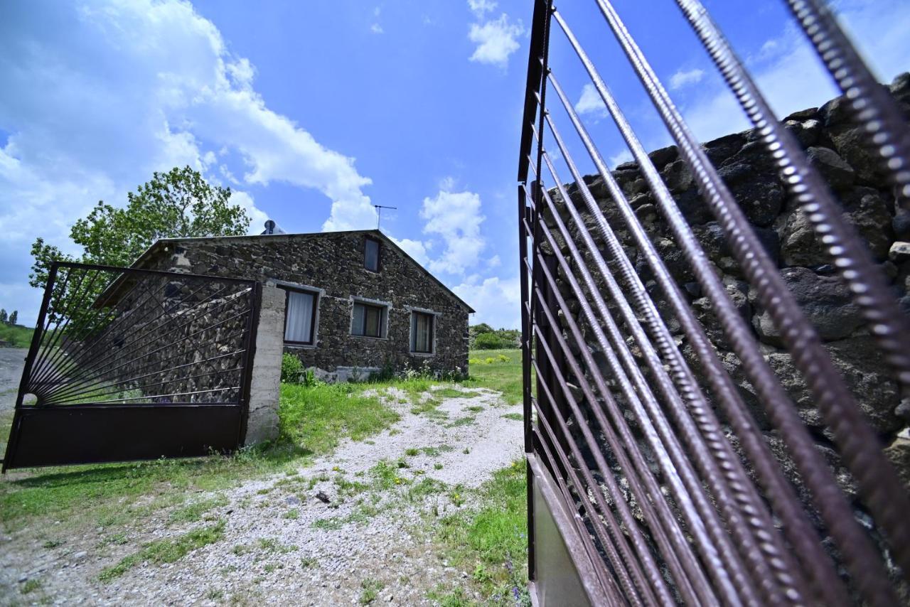 Sevan Tarsus Guesthouse Tsovazard Esterno foto