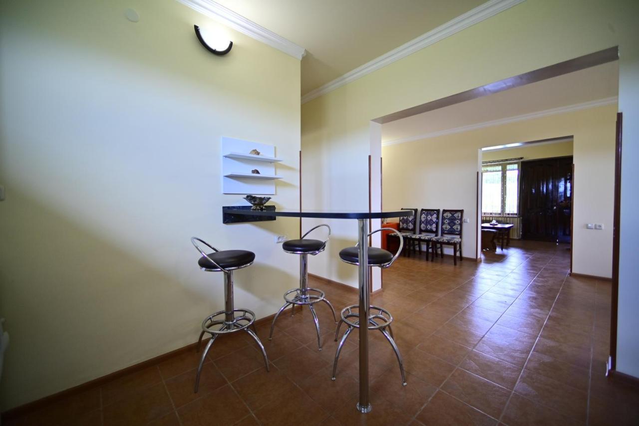 Sevan Tarsus Guesthouse Tsovazard Esterno foto